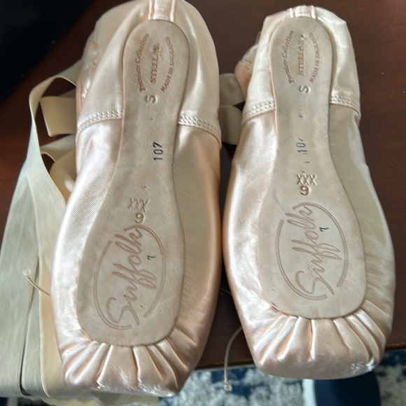 New in Box!  Suffolk Stellar Ballet Pointe Shoes, Size 6XXX - Picture 4 of 7